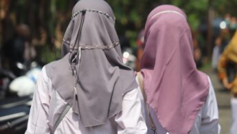 Photo head scarf